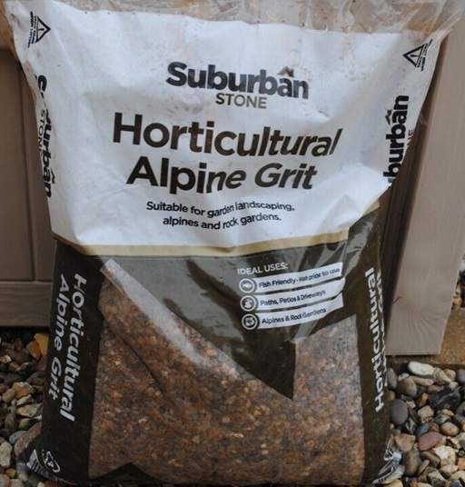 Horticultural grit to improve drainage